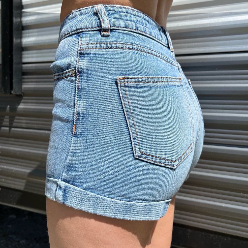 Bullhead Denim Mom shorts (medium wash)
